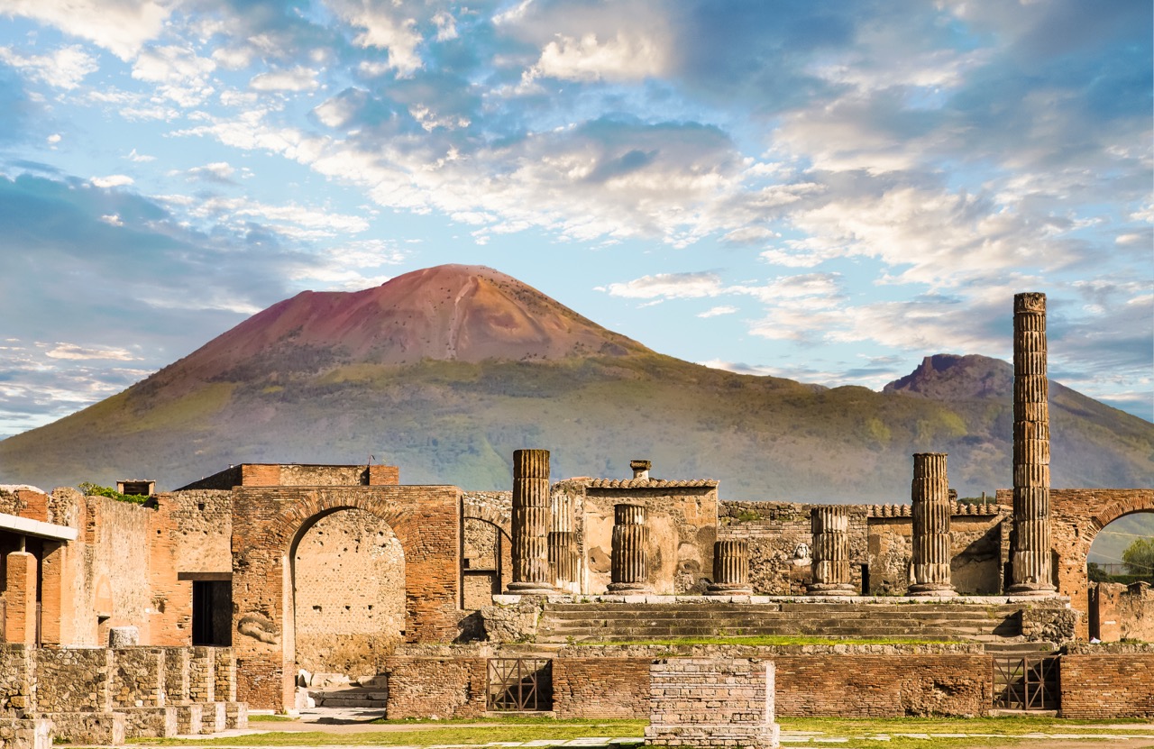 //www.som2travel.es/cdn/images/content/Pompeya/1d806a7b3b0f3a2c22150a991a3352bf-Naples to Pompeii tour (1).jpeg